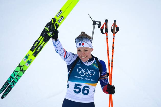 Antholz, Italien 14. Februar 2026: Biathlon Sprint Frauen 7,5 km - Olympia 2026 Im Bild: Oceane Michelon (FRA) jubelt im Zielbereich. Anterselva Biathlon Arena *** Antholz, Italy 14 February 2026 Biathlon Sprint Women 7.5 km Olympia 2026 In the picture Oceane Michelon FRA cheers in the finish area Anterselva Biathlon Arena Copyright: xFotostandx xHettichx