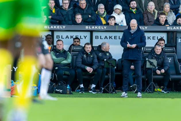 Norwich City v West Bromwich Albion - Emirates FA Cup Fourth Round Norwich City Manager, Philippe Clement, takes some notes on the sidelines during the Emirates FA Cup match between Norwich City and West Bromwich Albion at Carrow Road in Norwich, on February 14, 2026. Norwich Norfolk United Kingdom  Copyright: xMIxNewsx originalFilename:fletcher-norwichc260214_nprts.jpg