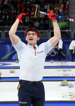 USA s Aidan Oldenburg celebrates victory over Germany in the Round Robin Team Curling match at the 2026 Winter Olympics in Cortina, Italy on Saturday February 14, 2026. USA won the match 8-6.  OLY20260214615 HUGOxPHILPOTT