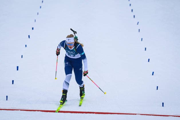 Antholz, Italien 14. Februar 2026: Biathlon Sprint Frauen 7,5 km - Olympia 2026 Im Bild: Suvi Minkkinen (FIN) im Zielbereich. Anterselva Biathlon Arena *** Antholz, Italy February 14, 2026 Biathlon Sprint Women 7.5 km Olympia 2026 In the picture Suvi Minkkinen FIN in the finish area Anterselva Biathlon Arena Copyright: xFotostandx xHettichx