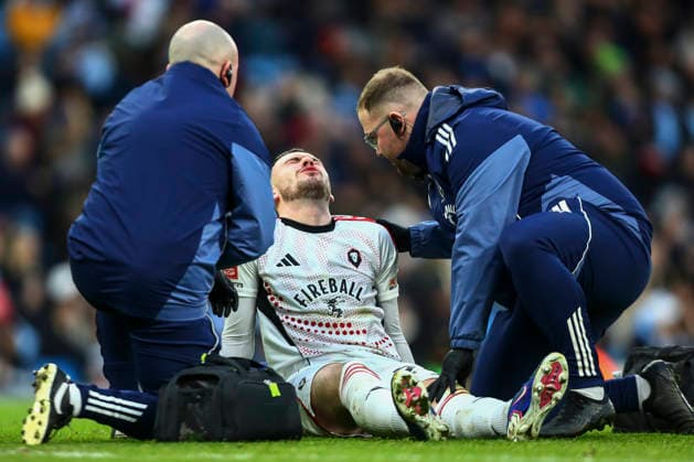 Manchester City v Salford City, Emirates FA Cup Ryan Graydon of Salford City is injured during the Manchester City v Salford City Emirates FA Cup 4th Round match at the Etihad Stadium, Manchester, England on 14 February 2026 Credit: Luke Williams Every Second Media Editorial use only. All images are copyright Every Second Media Limited. No images may be reproduced without prior permission. All rights reserved. Premier League and Football League images are subject to licensing agreements with Football DataCo Limited. see https: www.football-dataco.com Copyright: xIMAGO EveryxSecondxMediax ESM-1801-0023 LukexWilliamsx xEveryxSecondxMediax