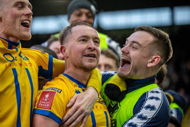 Burnley v Mansfield Town Emirates FA Cup Louis Reed of Mansfield Town celebrates with his team-mates after scoring his sides second goal during the Emirates FA Cup Fourth Round match at Turf Moor, Burnley 14 02 2026 UK Newspapers OUT Copyright: xJamesxHarrisonx FIL-22978-0034