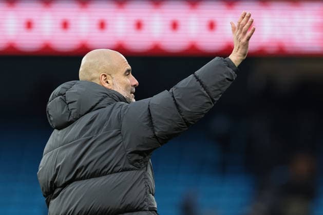 Emirates FA Cup 4th Round Manchester City v Salford City Pep Guardiola manager of Manchester City waves to the fans during the Emirates FA Cup 4th Round match Manchester City vs Salford City at Etihad Stadium, Manchester, United Kingdom on 14 February 2026 (Photo by Mark Cosgrove News Images) Manchester Etihad Stadium Greater Manchester United, ManU Kingdom Copyright: xMarkxCosgrove NewsxImagesx