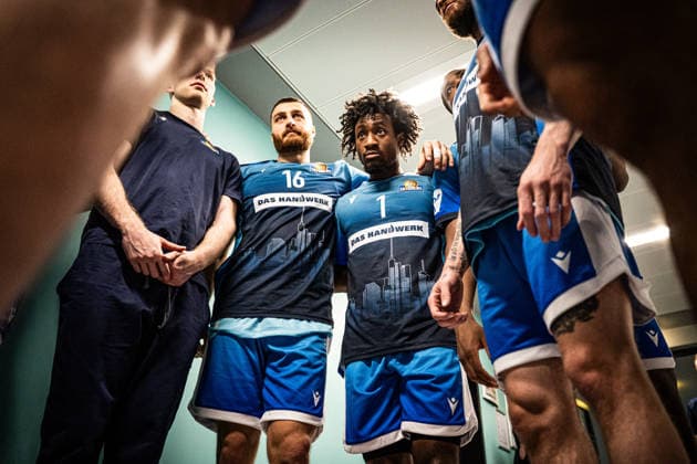 14.02.2026, xhfmx, Basketball easyCredit BBL Bundesliga, Frankfurt Skyliners - Braunschweig Löwen Teamkreis Skyliners vor dem Warm-Up (DFL DFB REGULATIONS PROHIBIT ANY USE OF PHOTOGRAPHS as IMAGE SEQUENCES and or QUASI-VIDEO) Frankfurt am Main