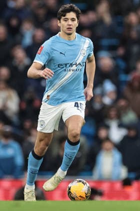Emirates FA Cup 4th Round Manchester City v Salford City Abdukodir Khusanov of Manchester City with the ball during the Emirates FA Cup 4th Round match Manchester City vs Salford City at Etihad Stadium, Manchester, United Kingdom on 14 February 2026 (Photo by Mark Cosgrove News Images) Manchester Etihad Stadium Greater Manchester United, ManU Kingdom Copyright: xMarkxCosgrove NewsxImagesx