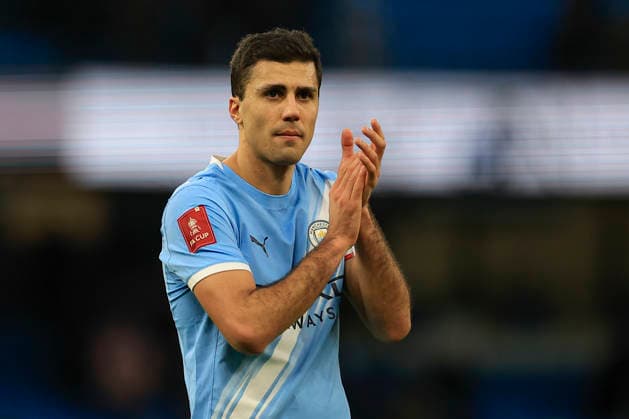 Manchester City v Salford City, FA Cup Rodrigo (16) of Manchester City applauds the fans at the end of the FA Cup match between Manchester City and Salford City at the Etihad Stadium, Manchester, UK on 14 February 2026. Manchester Etihad Stadium Manchester UK Editorial use only DataCo restrictions apply See www.football-dataco.com , Copyright: xConorxMolloyx PSI-23752-0055