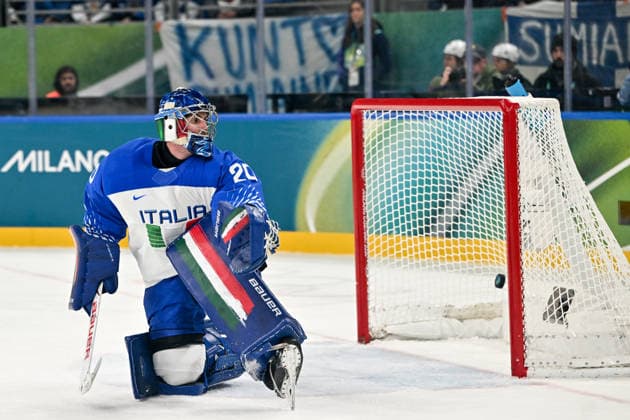 14 02 2026, Milano, Santa Giulia Ice hockey, Eishockey Arena, Winter Olympics: Finland - Italy (Ice Hockey), goalkeeper Damian Clara of Italy can™t stop the puck Milano Santa Giulia Ice Hockey Arena Lombardy Italy *** 14 02 2026, Milano, Santa Giulia Ice Hockey Arena, Winter Olympics Finland Italy Ice Hockey , goalkeeper Damian Clara of Italy can™t stop the puck Milano Santa Giulia Ice Hockey Arena Lombardy Italy Copyright: xJustPictures.ch AndreaxBrancax jp-en-AnBr-AB-AAB_967914022026
