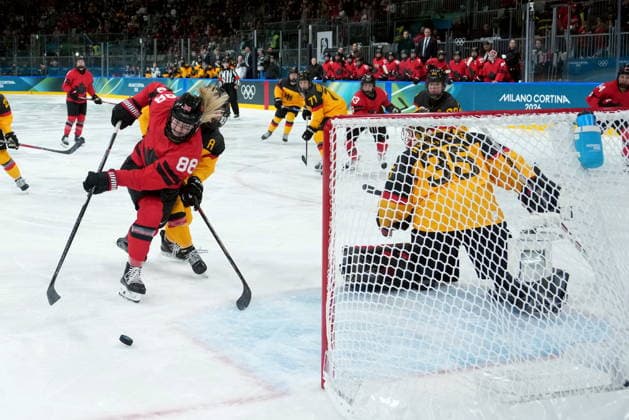 February 14, 2026, Milan, ITALY: Canada s Julia Gosling (88) gets checked by Germany s Ronja Hark (8) to miss an empty spot behind Germany goalie Sandra Abstreiter during the second period of a women s hockey quarterfinal game at the 2026 Winter Olympics, in Milan, Saturday, Feb. 14, 2026. Canada News - February 14, 2026  - ZUMAc35_ 20260214_zaf_c35_036 Copyright: xDarrylxDyckx