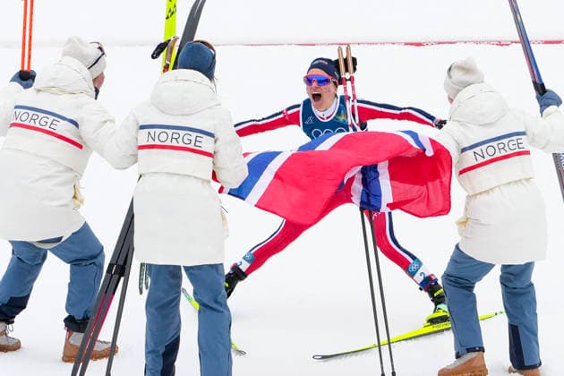 Winter Olympics in Milan Cortina 2026 Val di Fiemme, Italy 20260214. Kristin Austgulen Fosnaes, Astrid oyre Slind, Karoline Simpson-Larsen and Heidi Weng from Norway cheer during the women s 4 x 7.5 km cross-country relay at Lago di Tesero during the Winter Olympics in Milano Cortina 2026. Photo: Lise Aserud NTB Val di Fiemme Italy EDITORIAL USE ONLY. RESTRICTED USE FOR BETTING COMPANIES Ref:_SPO8NZ84mpTrgY.jpg *** Winter Olympics in Milan Cortina 2026 Val di Fiemme, Italy 20260214 Kristin Austgulen Fosnaes, Astrid oyre Slind, Karoline Simpson Larsen and Heidi Weng from Norway cheer during the women s 4 x 7 5 km cross country relay at Lago di Tesero during the Winter Olympics in Milano Cortina 2026 Photo Lise Aserud NTB Val di Fiemme Italy EDITORIAL USE ONLY RESTRICTED USE FOR BETTING COMPANIES  Copyright: xLisexAserudx xNTBx