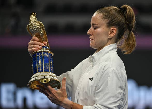 Qatar TotalEnergies Open 2026 - Singles Final DOHA, QATAR FEBRUARY 14: Karolina Muchova of the Czech Republic holds the Golden Falcon trophy after defeating Victoria Mboko of Canada in the singles final on Day Seven of the Qatar TotalEnergies Open, part of the Hologic WTA, Tennis Damen Tour, at the Khalifa International Tennis and Squash Complex on February 14, 2026 in Doha, Qatar. Doha Qatar  Copyright: xArturxWidakx originalFilename:widak-qatartot260214_npK1K.jpg