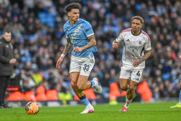 Manchester City v Salford City Emirates FA Cup Nico OReilly of Manchester City and Ossama Ashley of Salford City during the Emirates FA Cup Fourth Round match at the Etihad Stadium, Manchester 14 02 2026 UK Newspapers OUT Copyright: xKarlxVallantinex FIL-22981-0069