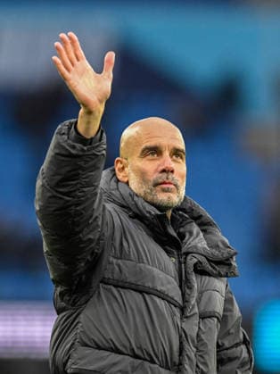 Manchester City v Salford City Emirates FA Cup Manchester City manager Pep Guardiola appreciates the supporters at the end of the game during the Emirates FA Cup Fourth Round match at the Etihad Stadium, Manchester 14 02 2026 UK Newspapers OUT Copyright: xKarlxVallantinex FIL-22981-0077