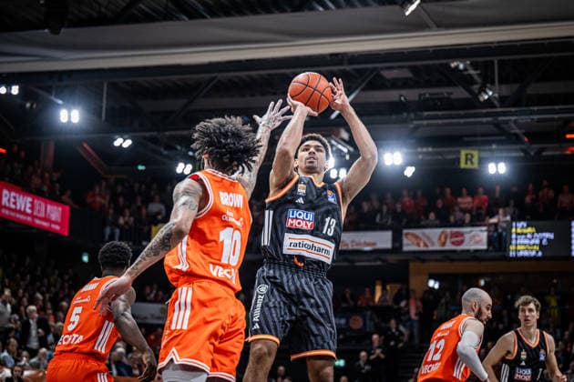 1. Basketball Bundesliga, easyCredit BBL, Saison 2025 2026, Herren, Hauptrunde, 20. Spieltag, 14.02.2026, RASTA Vechta - ratiopharm Ulm Mark Smith ( 13 - ratiopharm ulm) beim Jumpshot Vechta RASTA Dome Niedersachsen Deutschland