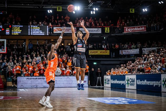 1. Basketball Bundesliga, easyCredit BBL, Saison 2025 2026, Herren, Hauptrunde, 20. Spieltag, 14.02.2026, RASTA Vechta - ratiopharm Ulm Mark Smith ( 13 - ratiopharm ulm) beim Jumpshot Vechta RASTA Dome Niedersachsen Deutschland