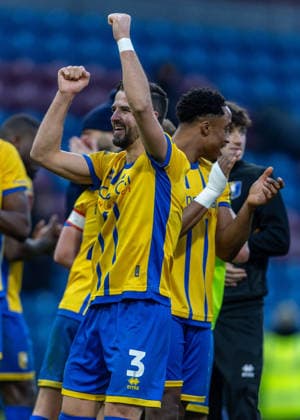 Burnley v Mansfield Town Emirates FA Cup Stephen McLaughlin of Mansfield Town celebrates at full time after the Emirates FA Cup Fourth Round match at Turf Moor, Burnley 14 02 2026 UK Newspapers OUT Copyright: xJamesxHarrisonx FIL-22978-0056