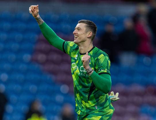 Burnley v Mansfield Town Emirates FA Cup Mansfield Town goalkeeper Liam Roberts celebrates after the Emirates FA Cup Fourth Round match at Turf Moor, Burnley 14 02 2026 UK Newspapers OUT Copyright: xJamesxHarrisonx FIL-22978-0060