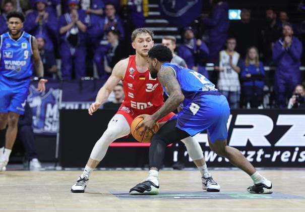 14.02.2026 - Basketball - Saison 2025 2026 - 2. Bundesliga Pro-A - 23. Spieltag: Nürnberg Falcons Basketball Club NBC - HAKRO Merlins Crailsheim - Sportfoto Zink DaMa - xdaxmax - Vincent John Friederici (30, Nürnberg Falcons BC NBC ) Xavier Johnson (12, Hakro Merlins Crailsheim )