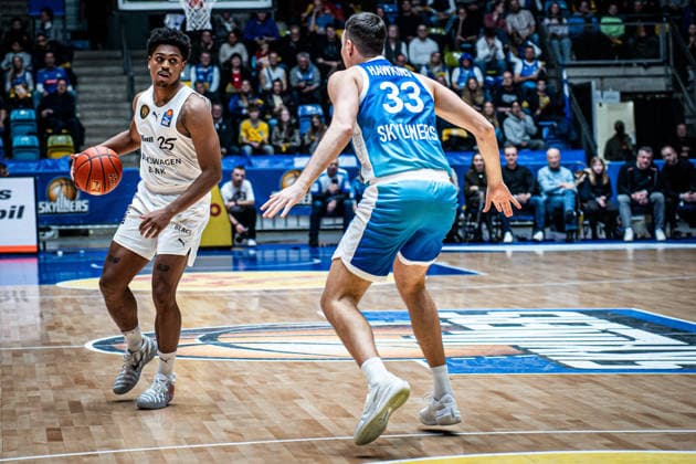 14.02.2026, xhfmx, Basketball easyCredit BBL Bundesliga, Frankfurt Skyliners - Braunschweig Löwen v.l. Grant Sherfield (Basketball Löwen Braunschweig), Ryan Hawkins (Skyliners Frankfurt) (DFL DFB REGULATIONS PROHIBIT ANY USE OF PHOTOGRAPHS as IMAGE SEQUENCES and or QUASI-VIDEO) Frankfurt am Main