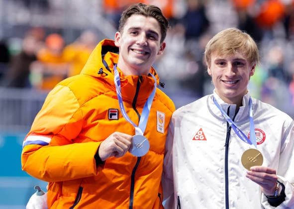 2026-02-14 Speed skating, Eisschnelllauf - Milano Cortina 2026 Winter Olympics - Day 8 MILAN, ITALY - FEBRUARY 14: Jenning de Boo of the Netherlands, Jordan Stolz of United States of America during the podium ceremony after competing in the Men s 500m during Day 8 of Speed Skating - Milano Cortina 2026 Winter Olympics at Milano Speed Skating Stadium on February 14, 2026 in Milan, Italy. (Photo by Joris Verwijst BSR Agency) Milan Italy Content not available for redistribution in The Netherlands directly or indirectly through any third parties. Copyright: xBSRxAgencyx