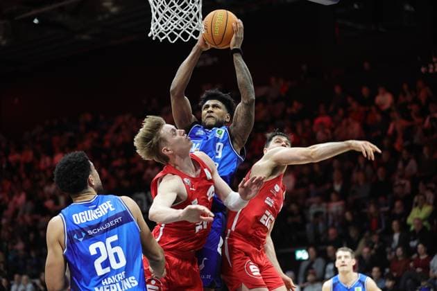 14.02.2026 - Basketball - Saison 2025 2026 - 2. Bundesliga Pro-A - 23. Spieltag: Nürnberg Falcons Basketball Club NBC - HAKRO Merlins Crailsheim - Sportfoto Zink DaMa - xdaxmax - Marvin Ogunsipe (26, Hakro Merlins Crailsheim ) Trevor James Baskin (22, Nürnberg Falcons BC NBC ) Anthony Gaines (9, Hakro Merlins Crailsheim ) Tim Köpple Koepple (5, Nürnberg Falcons BC NBC )