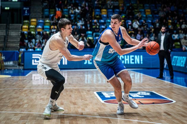14.02.2026, xhfmx, Basketball easyCredit BBL Bundesliga, Frankfurt Skyliners - Braunschweig Löwen v.l. Luka Sculka (Basketball Löwen Braunschweig), Jacob Knauf (Skyliners Frankfurt) (DFL DFB REGULATIONS PROHIBIT ANY USE OF PHOTOGRAPHS as IMAGE SEQUENCES and or QUASI-VIDEO) Frankfurt am Main