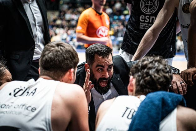 14.02.2026, xhfmx, Basketball easyCredit BBL Bundesliga, Frankfurt Skyliners - Braunschweig Löwen Ramon Diaz Sanchez (Trainer Basketball Löwen Braunschweig) (DFL DFB REGULATIONS PROHIBIT ANY USE OF PHOTOGRAPHS as IMAGE SEQUENCES and or QUASI-VIDEO) Frankfurt am Main