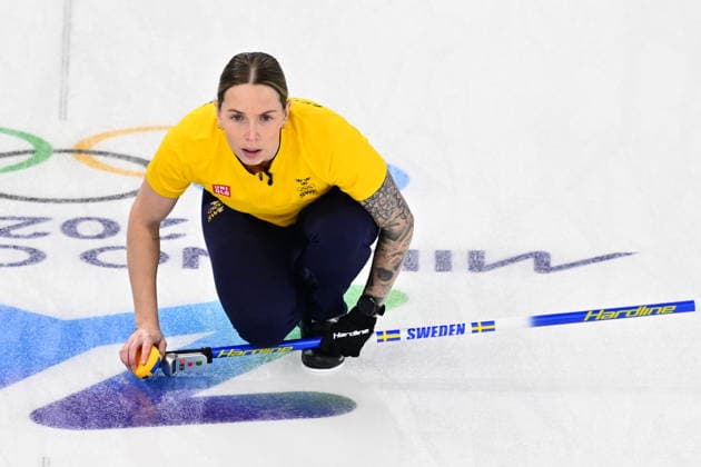 CORTINA, ITALIEN 20260214 Sveiges Sofia Scharback i lag Hasselborg under damernas gruppspelsmatch, omgang 5, mellan Italien och Sverige i OS-curlingen i Cortina. *** Bilden ingar i SPORTPAKET. För övriga BETALBILD ** CORTINA ITALIEN x10030x *** CORTINA, ITALY 20260214 Swedens Sofia Scharback in the Hasselborg team during the womens group stage match, round 5, between Italy and Sweden in the Olympic curling in Cortina The picture is in the SPORT PACKAGE For others PAY PICTURE CORTINA ITALY x10030x  Copyright: xJonasxEkströmer TTx OS 2026 CURLING DAMER ITALIEN-SVERIGE