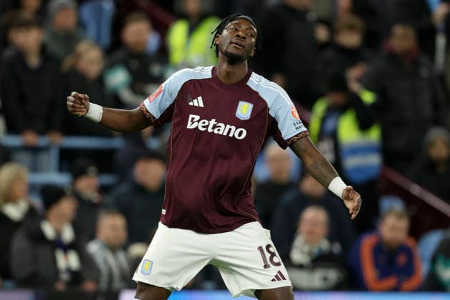 Aston Villa v Newcastle United - Emirates FA Cup Fourth Round Tammy Abraham of Aston Villa celebrates 1st goal during the Emirates FA Cup Fourth Round match between Aston Villa and Newcastle United on February 14, 2026 in Birmingham, England. WARNING! This Photograph May Only Be Used For Newspaper And Or Magazine Editorial Purposes. May Not Be Used For Publications Involving 1 player, 1 Club Or 1 Competition Without Written Authorisation From Football DataCo Ltd. For Any Queries, Please Contact Football DataCo Ltd on +44 (0) 207 864 9121 Birmingham Villa Park England United Kingdom Copyright: xAllstarxPicturexLibraryxLtdx