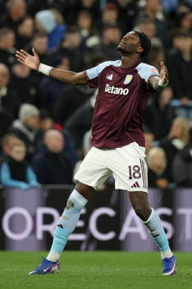 Aston Villa v Newcastle United - Emirates FA Cup Fourth Round Tammy Abraham of Aston Villa celebrates 1st goal during the Emirates FA Cup Fourth Round match between Aston Villa and Newcastle United on February 14, 2026 in Birmingham, England. WARNING! This Photograph May Only Be Used For Newspaper And Or Magazine Editorial Purposes. May Not Be Used For Publications Involving 1 player, 1 Club Or 1 Competition Without Written Authorisation From Football DataCo Ltd. For Any Queries, Please Contact Football DataCo Ltd on +44 (0) 207 864 9121 Birmingham Villa Park England United Kingdom Copyright: xAllstarxPicturexLibraryxLtdx
