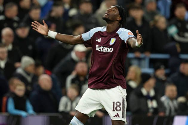 Aston Villa v Newcastle United - Emirates FA Cup Fourth Round Tammy Abraham of Aston Villa celebrates 1st goal during the Emirates FA Cup Fourth Round match between Aston Villa and Newcastle United on February 14, 2026 in Birmingham, England. WARNING! This Photograph May Only Be Used For Newspaper And Or Magazine Editorial Purposes. May Not Be Used For Publications Involving 1 player, 1 Club Or 1 Competition Without Written Authorisation From Football DataCo Ltd. For Any Queries, Please Contact Football DataCo Ltd on +44 (0) 207 864 9121 Birmingham Villa Park England United Kingdom Copyright: xAllstarxPicturexLibraryxLtdx