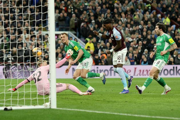 Aston Villa v Newcastle United - Emirates FA Cup Fourth Round Dan Burn of Newcastle United, Aaron Ramsdale, goalkeeper of Newcastle United cant stop Tammy Abraham of Aston Villa scoring 1st goal during the Emirates FA Cup Fourth Round match between Aston Villa and Newcastle United on February 14, 2026 in Birmingham, England. WARNING! This Photograph May Only Be Used For Newspaper And Or Magazine Editorial Purposes. May Not Be Used For Publications Involving 1 player, 1 Club Or 1 Competition Without Written Authorisation From Football DataCo Ltd. For Any Queries, Please Contact Football DataCo Ltd on +44 (0) 207 864 9121 Birmingham Villa Park England United Kingdom Copyright: xAllstarxPicturexLibraryxLtdx