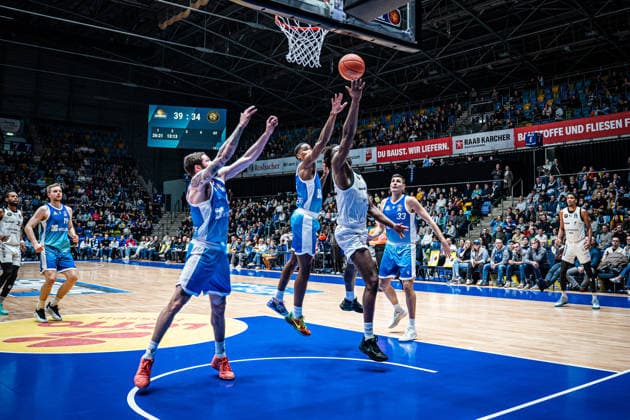 14.02.2026, xhfmx, Basketball easyCredit BBL Bundesliga, Frankfurt Skyliners - Braunschweig Löwen v.l. Logan Johnson (Skyliners Frankfurt), William Christmas (Skyliners Frankfurt), Oluwasimisola Shittu (Basketball Löwen Braunschweig) (DFL DFB REGULATIONS PROHIBIT ANY USE OF PHOTOGRAPHS as IMAGE SEQUENCES and or QUASI-VIDEO) Frankfurt am Main