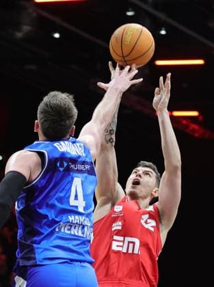 14.02.2026 - Basketball - Saison 2025 2026 - 2. Bundesliga Pro-A - 23. Spieltag: Nürnberg Falcons Basketball Club NBC - HAKRO Merlins Crailsheim - Sportfoto Zink DaMa - xdaxmax - Brock Gardner (4, Hakro Merlins Crailsheim ) Georgios Gkiouzelis (12, Nürnberg Falcons BC NBC )