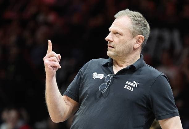 14.02.2026 - Basketball - Saison 2025 2026 - 2. Bundesliga Pro-A - 23. Spieltag: Nürnberg Falcons Basketball Club NBC - HAKRO Merlins Crailsheim - Sportfoto Zink DaMa - xdaxmax - Ralph Junge ( Trainer Headcoach Nürnberg Falcons BC NBC ) zeigt an gestikuliert dirigiert gibt Anweisungen