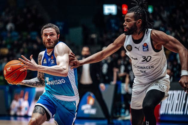 Logan Johnson (Skyliners Frankfurt, 0), Chip Flanigan (Basketball Loewen Braunschweig, 30) GER, Skyliners Frankfurt vs. Basketball Loewen Braunschweig, Basketball, easycredit BBL, Bundesliga, 20 Spieltag, Saison 2025 2026. 14.02.2026 Eibner-Pressefoto Attila Ziga GER, Skyliners Frankfurt vs. Basketball Loewen Braunschweig, Basketball, easycredit BBL, Bundesliga, 20 Spieltag, Saison 2025 2026. 14.02.2026 Frankfurt am Main Copyright: xEibner-Pressefotox EP_AZA