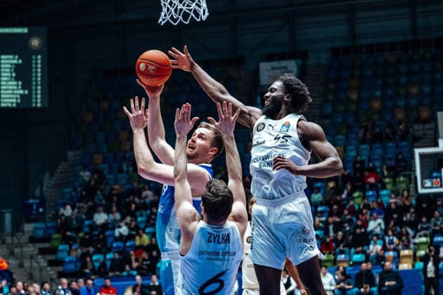 Till Pape(Skyliners Frankfurt, 19), Simmi Shittu (Basketball Loewen Braunschweig, 45) GER, Skyliners Frankfurt vs. Basketball Loewen Braunschweig, Basketball, easycredit BBL, Bundesliga, 20 Spieltag, Saison 2025 2026. 14.02.2026 Eibner-Pressefoto Attila Ziga GER, Skyliners Frankfurt vs. Basketball Loewen Braunschweig, Basketball, easycredit BBL, Bundesliga, 20 Spieltag, Saison 2025 2026. 14.02.2026 Frankfurt am Main Copyright: xEibner-Pressefotox EP_AZA