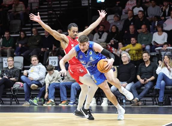 14.02.2026 - Basketball - Saison 2025 2026 - 2. Bundesliga Pro-A - 23. Spieltag: Nürnberg Falcons Basketball Club NBC - HAKRO Merlins Crailsheim - Sportfoto Zink DaMa - xdaxmax - Evan Derek Taylor (10, Nürnberg Falcons BC NBC ) Brock Gardner (4, Hakro Merlins Crailsheim )