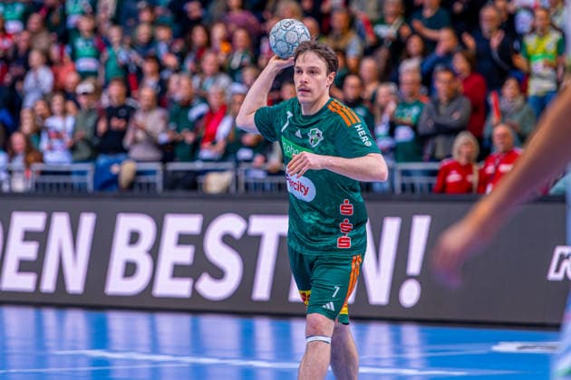 Leif Tissier (TSV Hannover-Burgdorf, Nr. 7) (v.l.), TSV Hannover-Burgdorf (grün) gegen HSG Wetzlar (weiß) am 21. Spieltag der Saison 2025 2026 in der DAIKIN Handball-Bundesliga (14.02.2026, ZAG Arena (Hannover, GER), Copyright: xJanxGuentherx xTSVxHannover-Burgdorfx