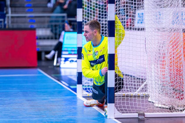Andreas Palicka (HSG Wetzlar, Nr. 52) (v.l.), TSV Hannover-Burgdorf (grün) gegen HSG Wetzlar (weiß) am 21. Spieltag der Saison 2025 2026 in der DAIKIN Handball-Bundesliga (14.02.2026, ZAG Arena (Hannover, GER), Copyright: xJanxGuentherx xTSVxHannover-Burgdorfx