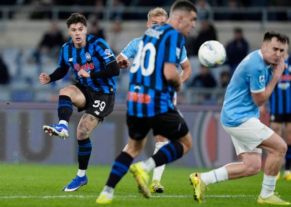 Nicola Zalewski (Atalanta BC) scores his team s second goal, Serie A, SS Lazio v Atalanta BC, Olimpico Stadium, February 14, 2026, Roma, Italy.