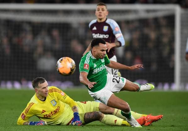 Aston Villa goalkeeper Marco Bizot fouls Jacob Murphy of Newcastle United to earn a first half red card Aston Villa v Newcastle United, Emirates FA Cup, Fourth Round, Football, Villa Park, Birmingham, UK - 14 Feb 2026Birmingham Villa Park United Kingdom EDITORIAL USE ONLY No use with unauthorised audio, video, data, fixture lists, club league logos or live services. Online in-match use limited to 120 images, no video emulation. No use in betting, games or single club league player publications. Copyright: xAlanxWalter Shutterstockx 16608496ac