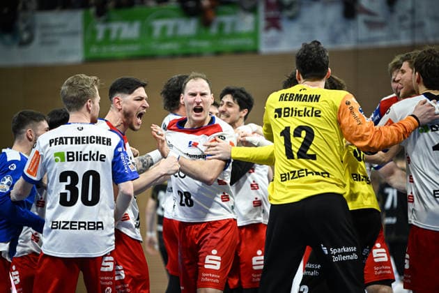 Tobias Heinzelmann (HBW Balingen-Weilstetten, 28) jubelt mit seiner Mannschaft - HC Elbflorenz 2006 vs. HBW Balingen-Weilstetten, 2. Handball Bundesliga Herren, Spielzeit 2025 2026, 14.02.2026 HC Elbflorenz 2006 vs. HBW Balingen-Weilstetten, 2. Handball Bundesliga Herren, Spielzeit 2025 2026, 14.02.2026 Dresden Copyright: xEibner-Pressefoto xHoepnerx EP_PHR