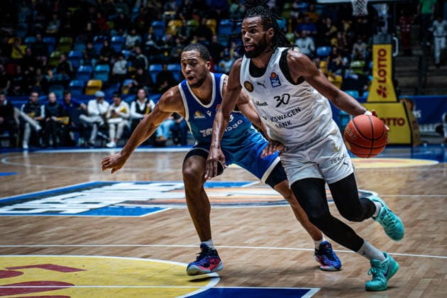 14.02.2026, xhfmx, Basketball easyCredit BBL Bundesliga, Frankfurt Skyliners - Braunschweig Löwen v.l. Jaedon LeDee (Skyliners Frankfurt), Chip Flanigan (Basketball Löwen Braunschweig) (DFL DFB REGULATIONS PROHIBIT ANY USE OF PHOTOGRAPHS as IMAGE SEQUENCES and or QUASI-VIDEO) Frankfurt am Main
