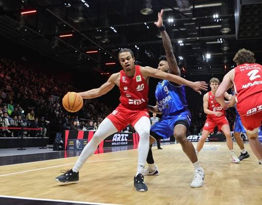 14.02.2026 - Basketball - Saison 2025 2026 - 2. Bundesliga Pro-A - 23. Spieltag: Nürnberg Falcons Basketball Club NBC - HAKRO Merlins Crailsheim - Sportfoto Zink DaMa - xdaxmax - Evan Derek Taylor (10, Nürnberg Falcons BC NBC ) Anthony Gaines (9, Hakro Merlins Crailsheim )