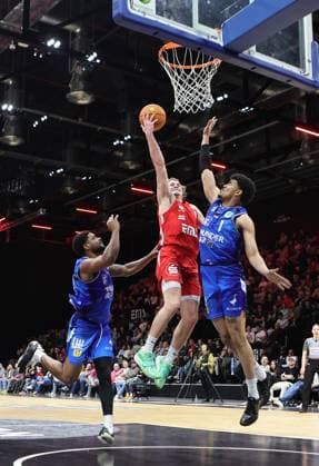 14.02.2026 - Basketball - Saison 2025 2026 - 2. Bundesliga Pro-A - 23. Spieltag: Nürnberg Falcons Basketball Club NBC - HAKRO Merlins Crailsheim - Sportfoto Zink DaMa - xdaxmax - Xavier Johnson (12, Hakro Merlins Crailsheim ) Cartee Dean Whitt (2, Nürnberg Falcons BC NBC ) Gabriel de Oliveira (1, Hakro Merlins Crailsheim )