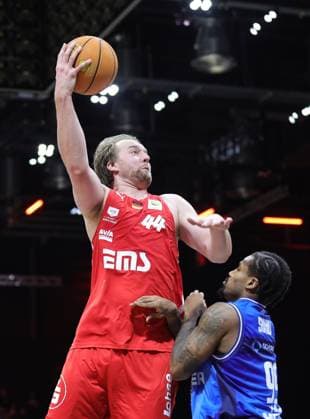 14.02.2026 - Basketball - Saison 2025 2026 - 2. Bundesliga Pro-A - 23. Spieltag: Nürnberg Falcons Basketball Club NBC - HAKRO Merlins Crailsheim - Sportfoto Zink DaMa - xdaxmax - Lars Lagerpusch (44, Nürnberg Falcons BC NBC ) Vincent Shahid (99, Hakro Merlins Crailsheim )