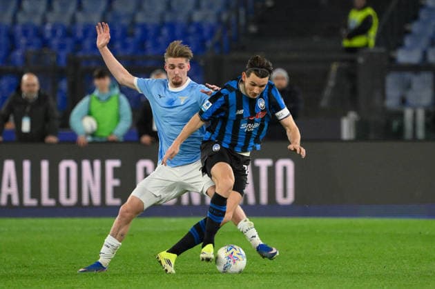 Lazioâ??s Kenneth Taylor and Atalantaâ??s Marten de Roon during the Italian Football Championship League A 2025 2026 match between SS Lazio vs Atalanta BC at the Olimpic Stadium in Rome on 14 February 2026.  Copyright: xFabrizioxCorradetti IPAxSportx xipa-agency.netx xx IPA_71508032 IPA_Agency_IPA71508032