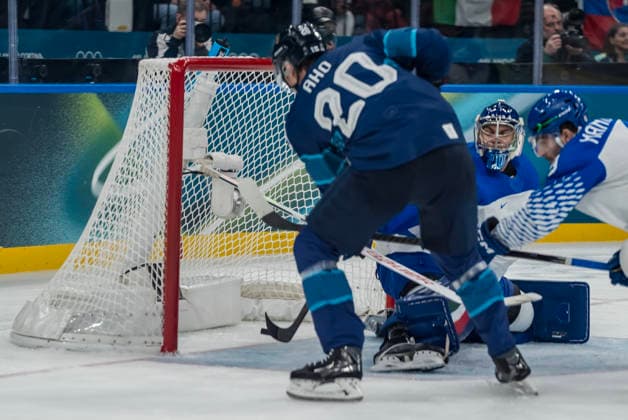 February 14, 2026, Milan, Lombardy, Italy: Forward Sebastian Aho 20 of Team Finland makes a goal against Team Italy in the Preliminary Round Group B at the Milano Santagiulia Ice hockey, Eishockey Arena in MILAN, Italy during the 2026 Milano Cortina Winter Olympics. Milan Italy - ZUMAa161 20260214_oly_a161_067 Copyright: xWalterxG.xArcex