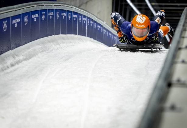 CORTINA D AMPEZZO - Skeleton star Kimberley Bos during the third heat of the skeleton competition at the Cortina Sliding Centre. IRIS VAN DEN BROEK ANP xVIxANPxSportx xxANPxIVx 550694516 originalFilename: 550694516.jpg