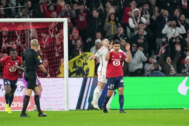 Lille OSC v Stade Brestois 29 - Ligue 1 McDonald s 2025 2026 21 Benjamin ANDRE (losc) during the Ligue 1 McDonald s match between Lille and Brest at Stade Pierre Mauroy on February 14, 2026 in Lille, France. Lille France  Copyright: xFEPx 776348290